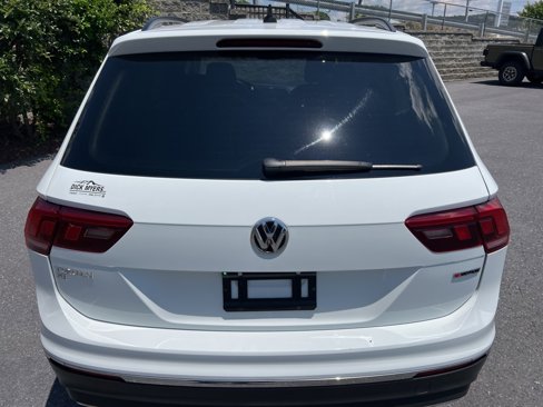 Used 2021 Volkswagen Tiguan SE image 9