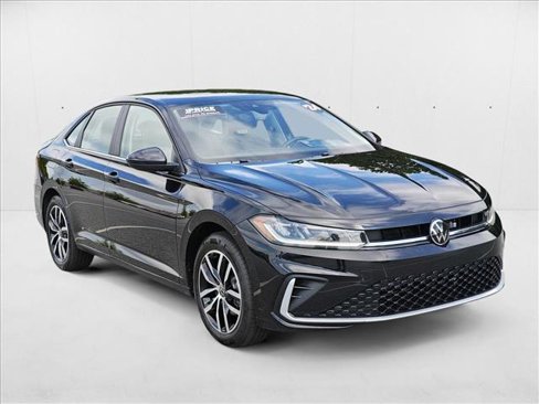 Certified 2025 Volkswagen Jetta SE image 3