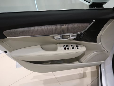 Used 2025 Volvo S90 B6 Plus w/ Protection Package Premier image 26