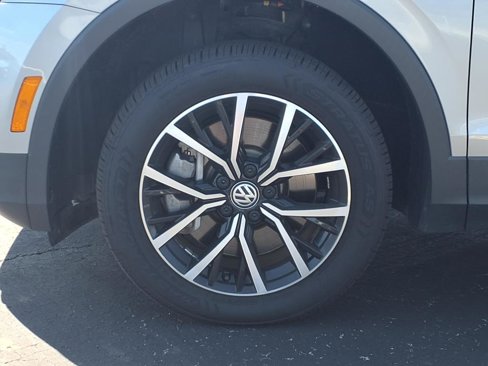 Used 2021 Volkswagen Tiguan SE image 22
