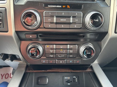 Used 2015 Ford F150 Platinum w/ Equipment Group 701A Luxury image 22