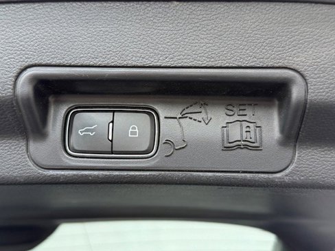 Used 2022 Ford Explorer XLT w/ Equipment Group 202A image 39