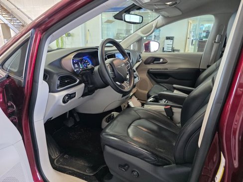 Used 2017 Chrysler Pacifica Touring-L Plus image 12