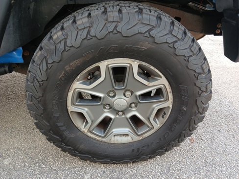 Used 2012 Jeep Wrangler Unlimited Sport image 15