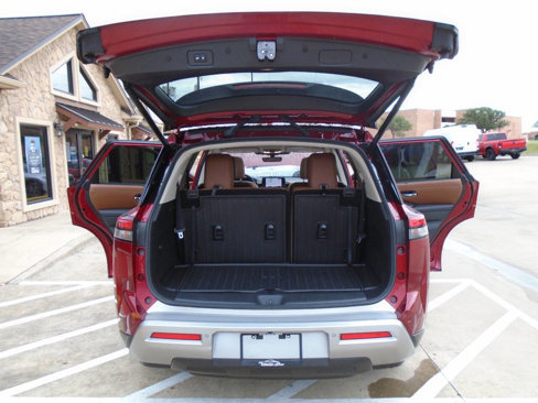 Used 2023 Nissan Pathfinder Platinum image 28