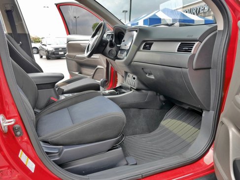 Used 2017 Mitsubishi Outlander SE image 12