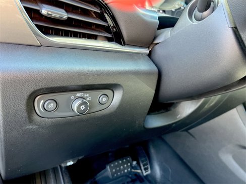 Used 2019 Chevrolet Traverse LT image 16