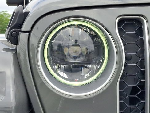 Used 2023 Jeep Wrangler Unlimited Sahara image 32