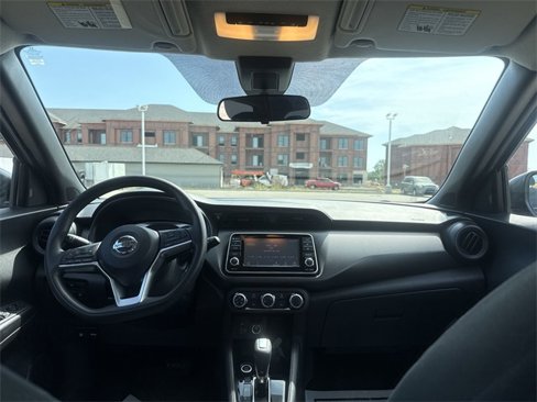 Used 2020 Nissan Kicks S image 27