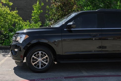 Used 2018 Ford Expedition XLT image 16