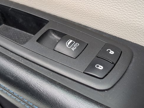 Used 2021 Chrysler Pacifica Touring-L image 36