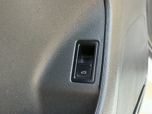 Used 2017 Volkswagen Jetta SE image 16