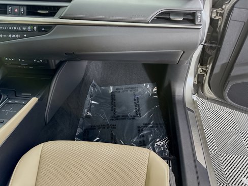 Used 2020 Lexus ES 300h w/ Premium Package image 33