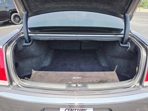 Used 2017 Chrysler 300 C image 15