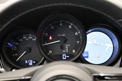 Certified 2025 Porsche Macan Turbo image 30