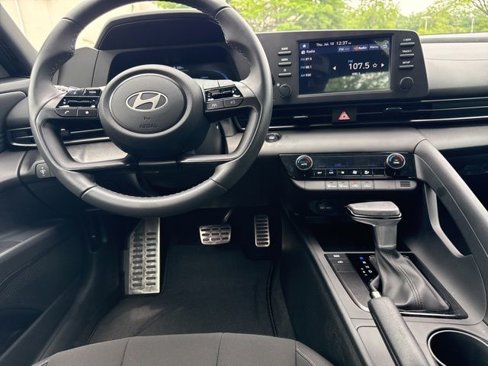 Certified 2025 Hyundai Elantra Sport image 23