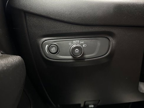 Used 2021 Chevrolet Equinox LS image 40