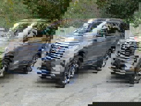 New 2025 Ford Explorer Active image 8