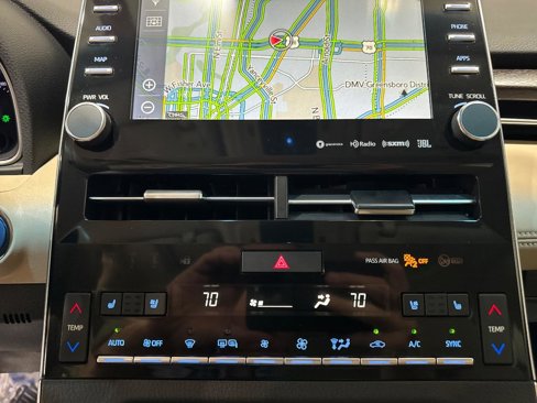 Used 2020 Toyota Avalon Limited image 51