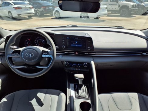 Used 2021 Hyundai Elantra SEL image 4
