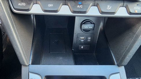 Used 2020 Hyundai Elantra Limited w/ Ultimate Package 03 image 30