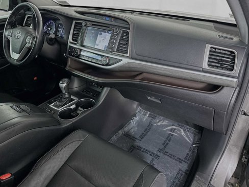 Used 2018 Toyota Highlander Limited image 29