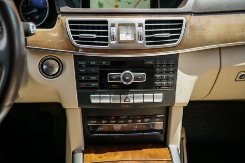 Used 2014 Mercedes-Benz E 350 4MATIC Sedan image 31