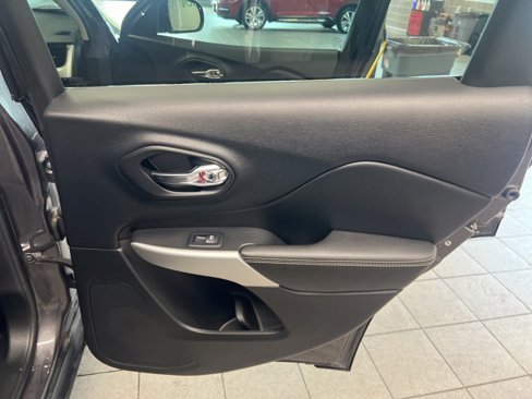 Used 2018 Jeep Compass Limited w/ Navigation Group image 15