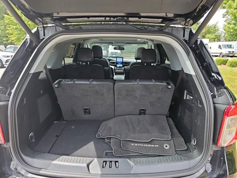 Used 2023 Ford Explorer Limited w/ Limited Technology Package image 14