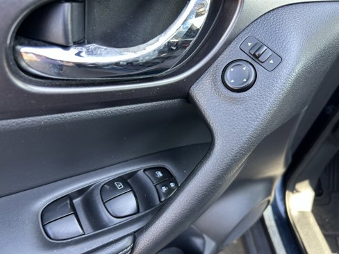 Used 2016 Nissan Rogue S w/ Appearance Package image 10