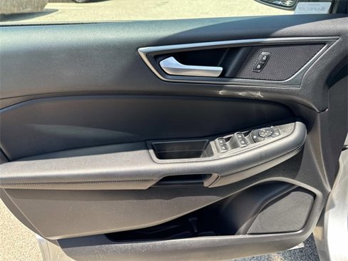 Certified 2020 Ford Edge SE image 17