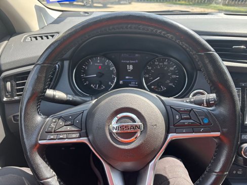 Used 2022 Nissan Rogue Sport SV w/ Technology Package image 32