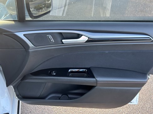 Used 2015 Ford Fusion SE image 31