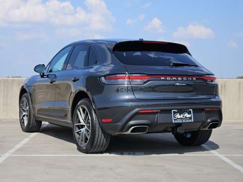 Certified 2025 Porsche Macan Turbo image 3