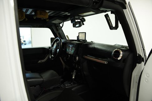 Used 2016 Jeep Wrangler Unlimited Sahara w/ Connectivity Group image 18