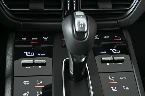 Certified 2025 Porsche Macan image 15