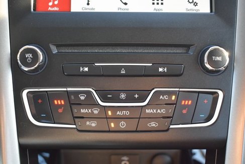 Used 2018 Ford Fusion SE w/ Fusion SE Technology Package image 25