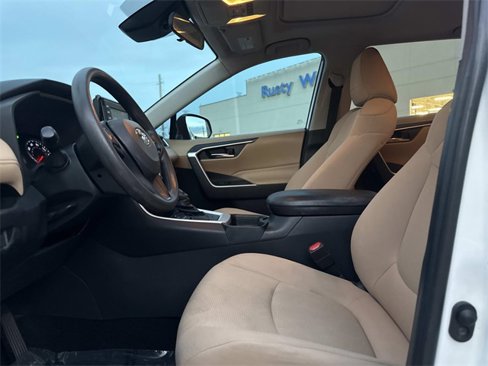 Used 2019 Toyota RAV4 XLE image 7
