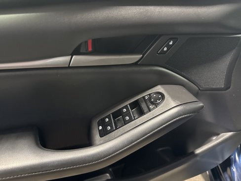 Used 2022 MAZDA MAZDA3 s image 27