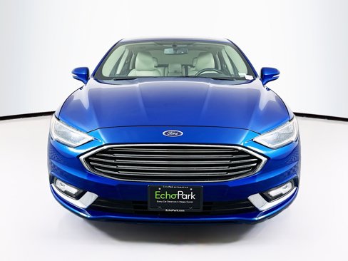 Used 2017 Ford Fusion Titanium image 2