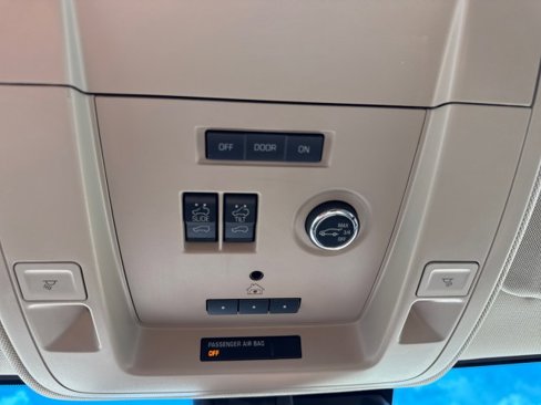 Used 2017 Chevrolet Suburban Premier image 31