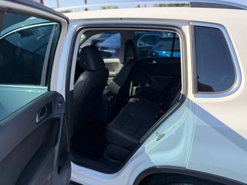 Used 2014 Volkswagen Tiguan SE image 18