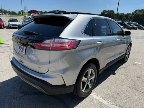 Used 2021 Ford Edge SEL w/ Convenience Package image 7