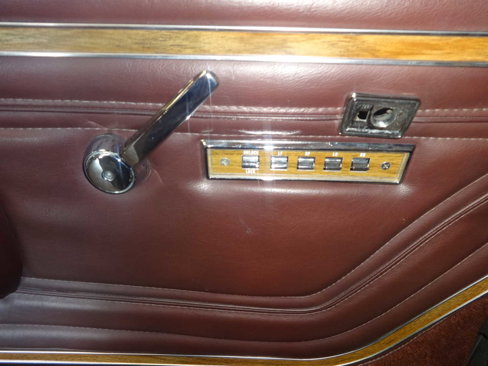 Used 1989 Jeep Grand Wagoneer image 16