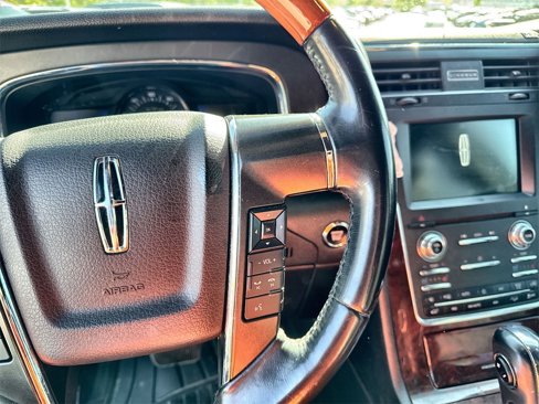 Used 2015 Lincoln Navigator L 4WD image 15
