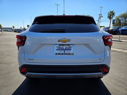 Used 2025 Chevrolet Trax LT w/ Driver Confidence Package image 5