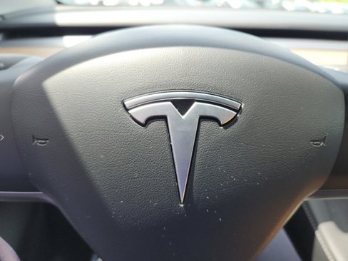 Used 2023 Tesla Model Y Long Range image 40