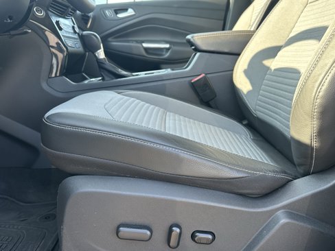 Used 2017 Ford Escape Titanium image 12