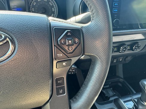 Used 2018 Toyota Tacoma TRD Sport image 10