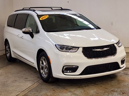 Used 2023 Chrysler Pacifica Limited image 5